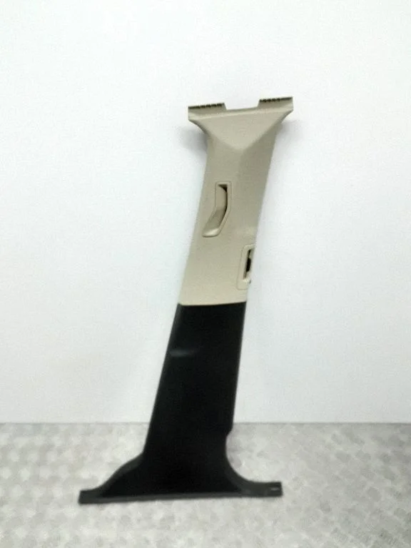 (B) pillar trim (top) – Volvo XC60 (2009-2013)