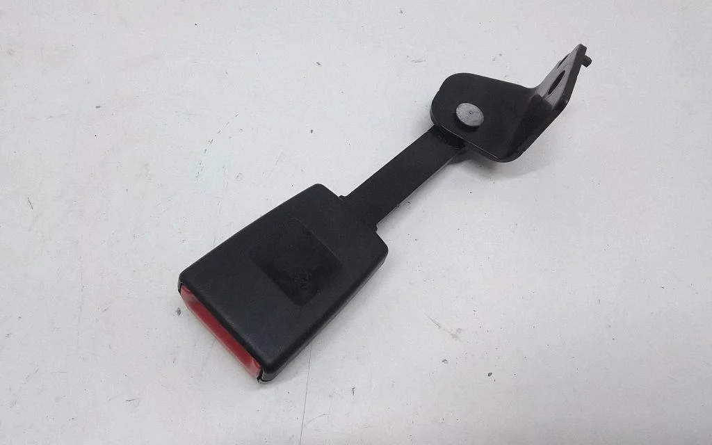 Rear seatbelt buckle 7220857