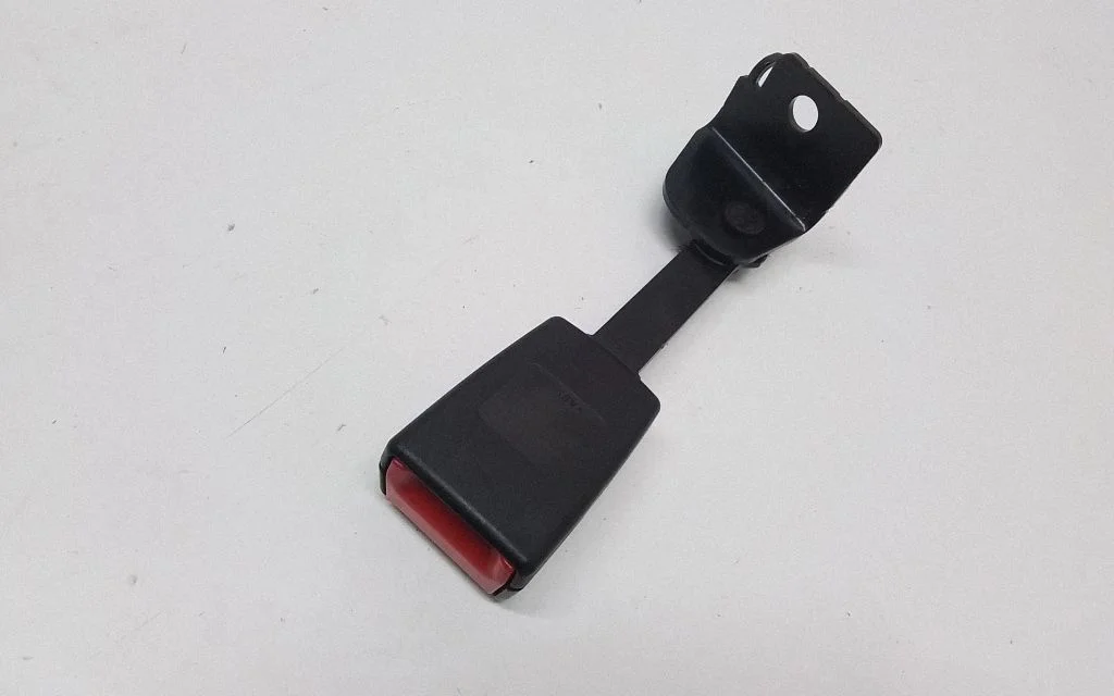 Rear seatbelt buckle 7220858