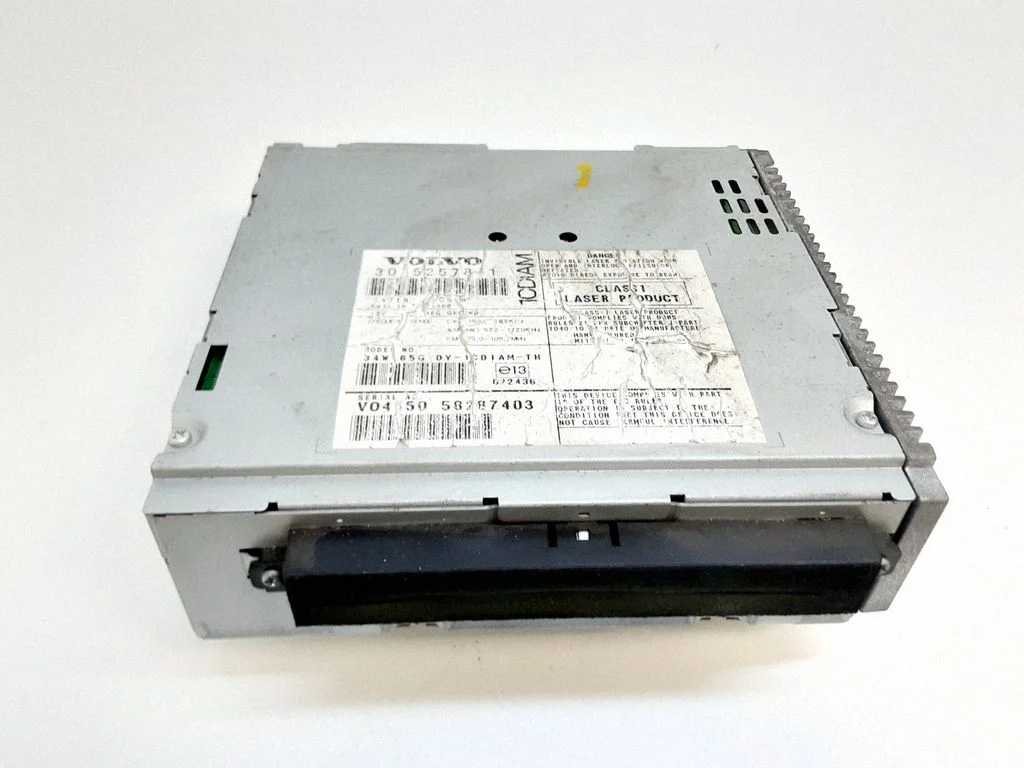 Radio, odtwarzacz CD/DVD, nawigacja – Volvo V50 (2004-2007)