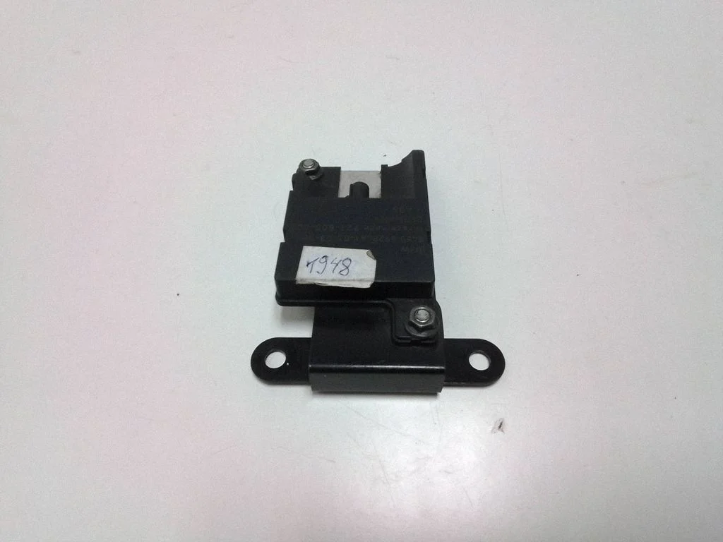 Aerial antenna amplifier – BMW 7 Series E65 E66 (2001-2008)