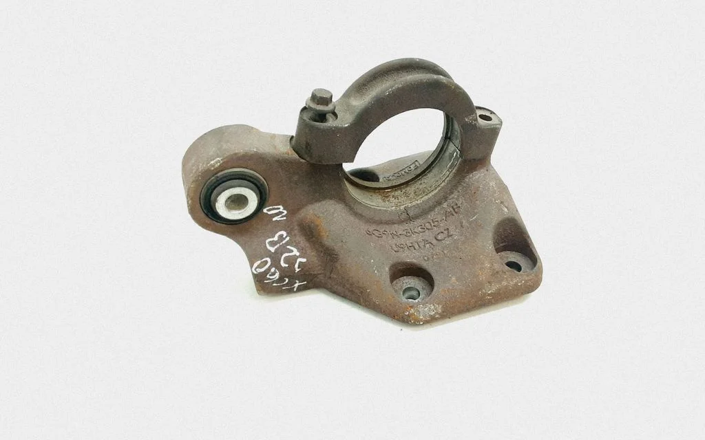 Driveshaft support bearing bracket – Volvo XC60 (2009-2013)