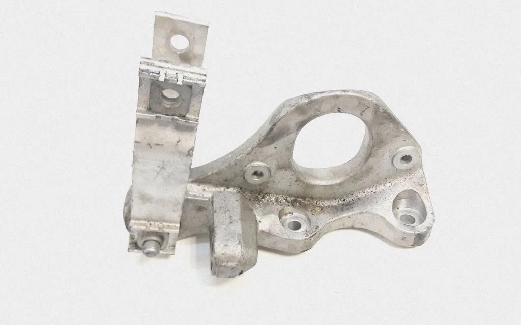Driveshaft support bearing bracket – Volvo XC90 (2014-)