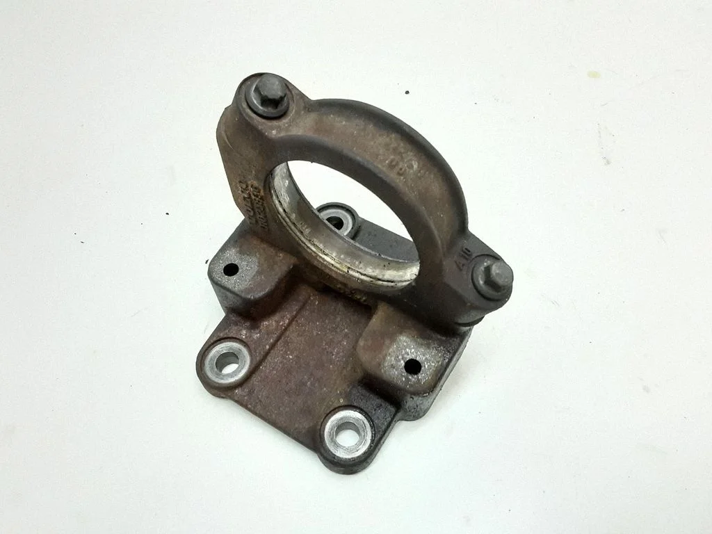 Driveshaft support bearing bracket – Volvo XC90 (2007-2014)