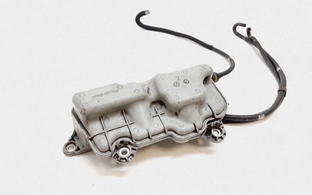 Vacuum air tank – Volvo V40 (2012-2019)