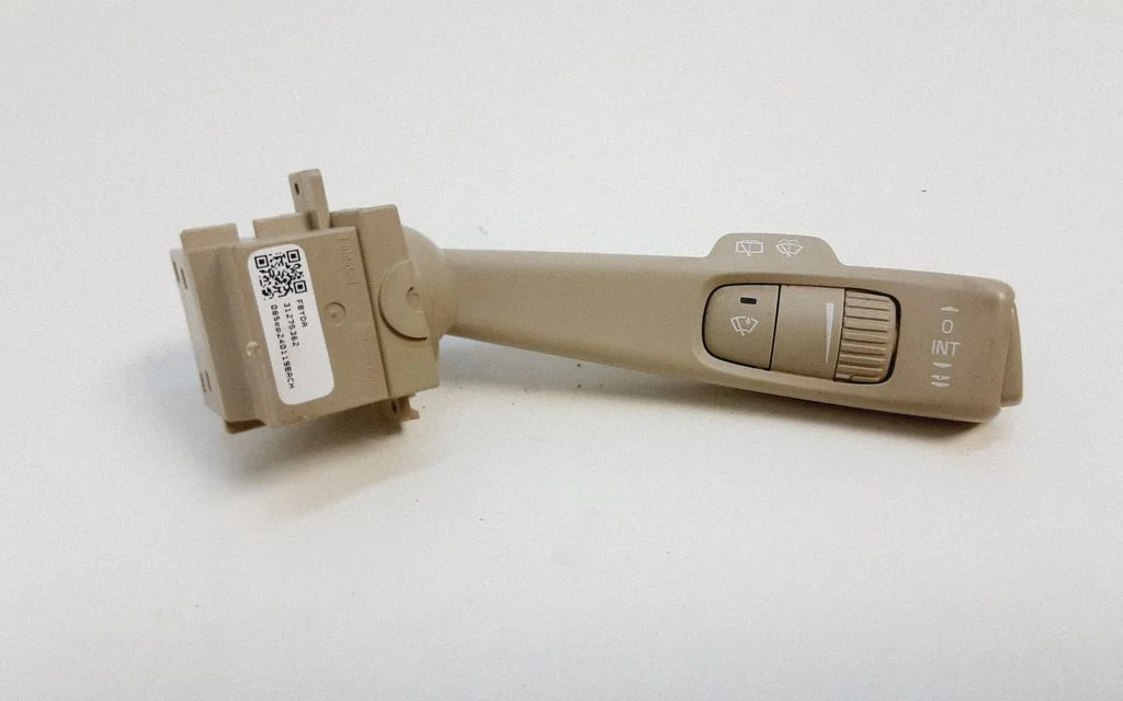 Wiper control stalk – Volvo XC60 (2009-2013)
