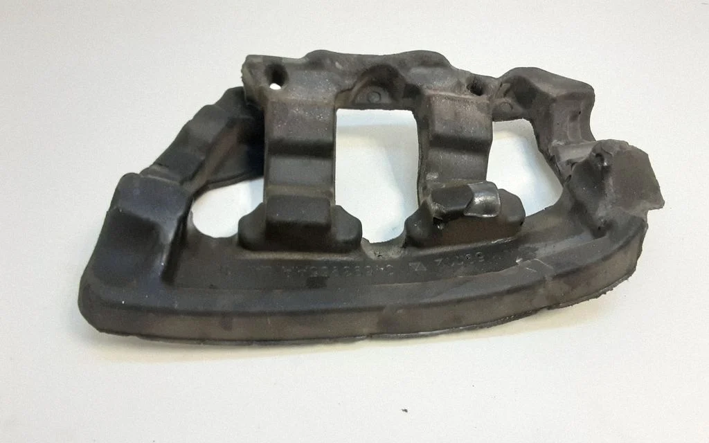 Heat shield in engine bay – Chrysler Town & Country V (2008-2016)