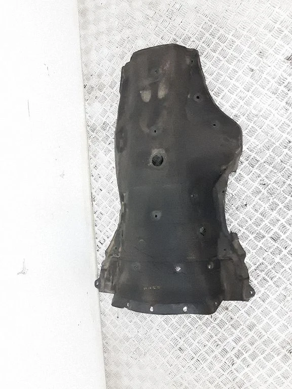 Heat shield in engine bay – BMW X5 E70 (2006-2013)