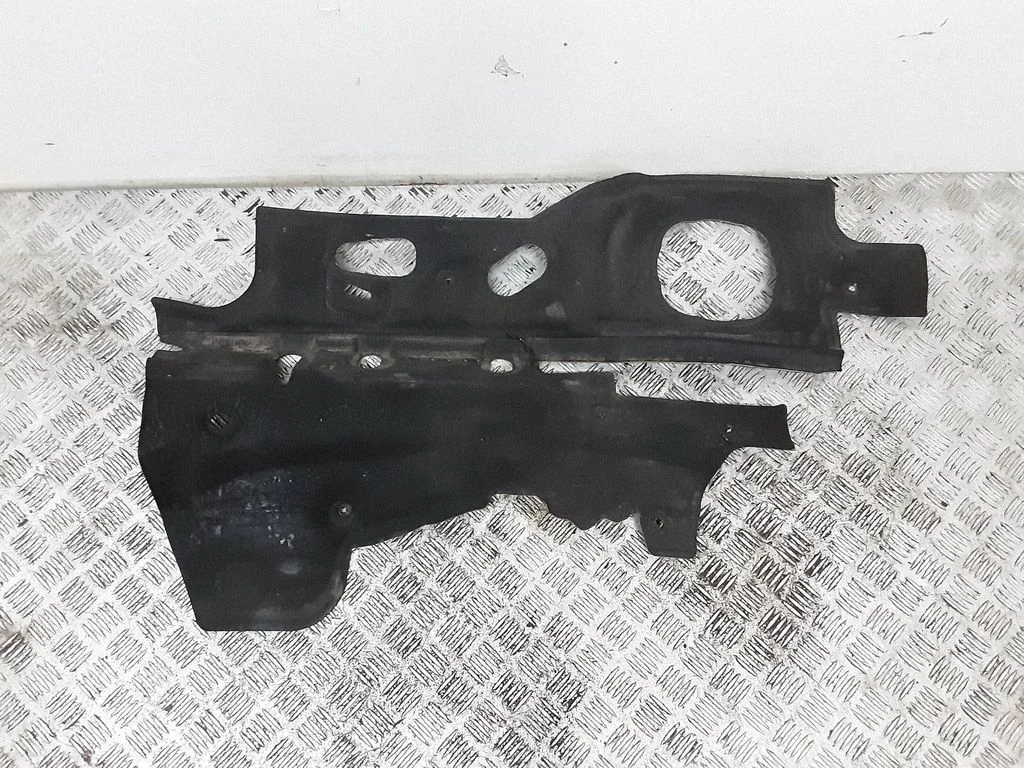 Heat shield in engine bay – Ford Fusion II (2013-)