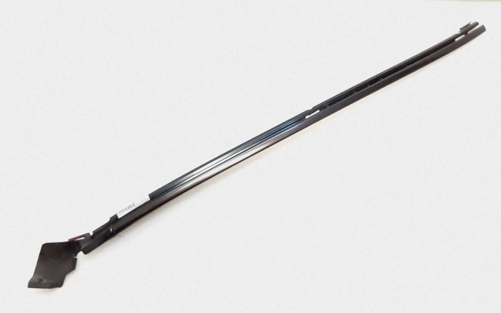 Windshield trim – Mercedes-Benz S-Class W220 (1998-2006)