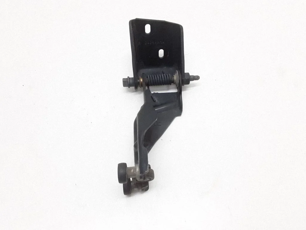 Sliding door middle roller runner – Chrysler Town & Country V (2008-2016)