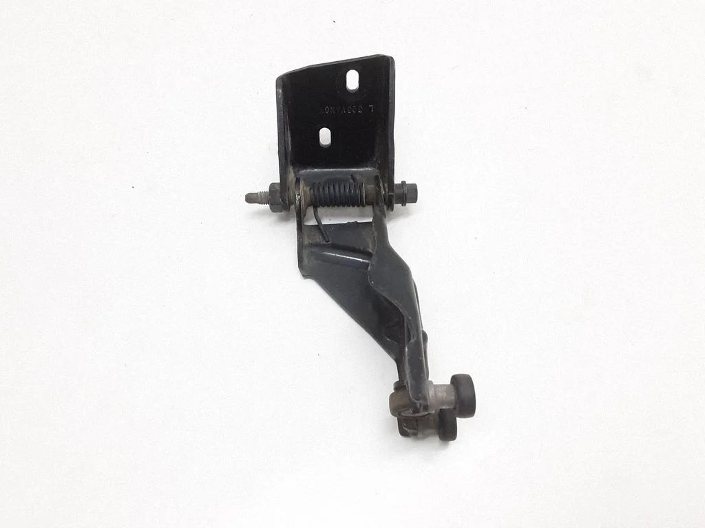 Sliding door middle roller runner – Chrysler Town & Country V (2008-2016)