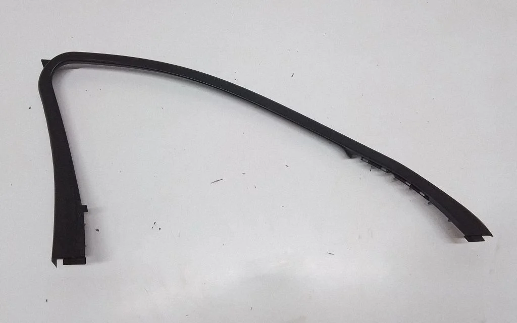 Front door glass trim molding – BMW 7 Series F01 F02 F03 F04 (2008-2016)