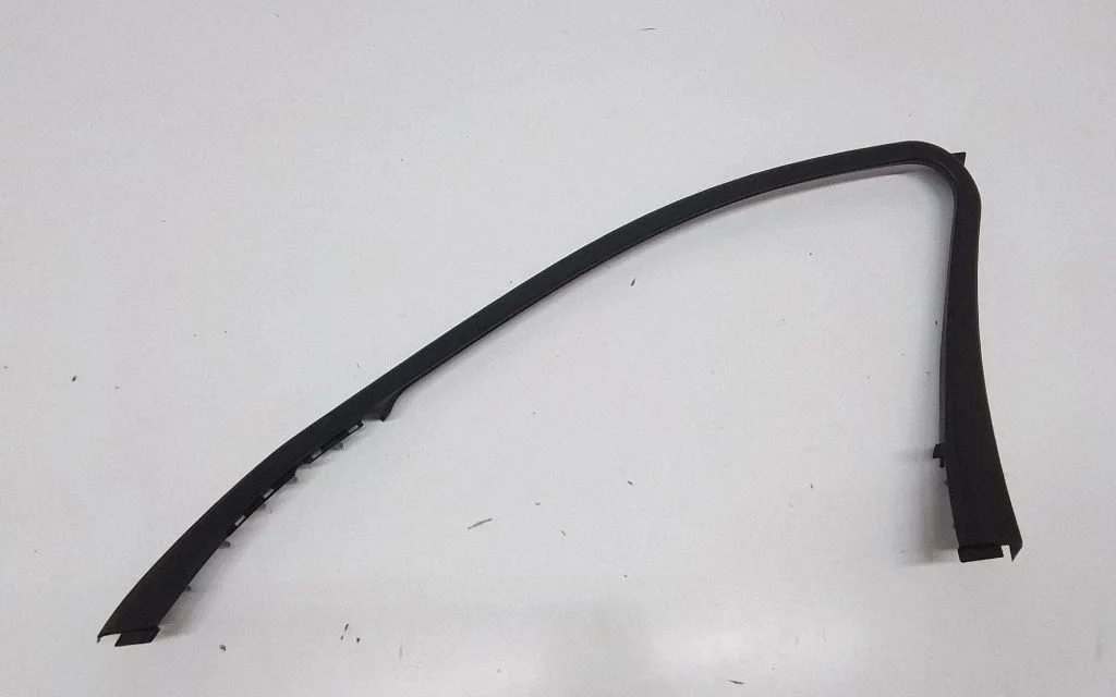 Front door glass trim molding – BMW 7 Series F01 F02 F03 F04 (2008-2016)