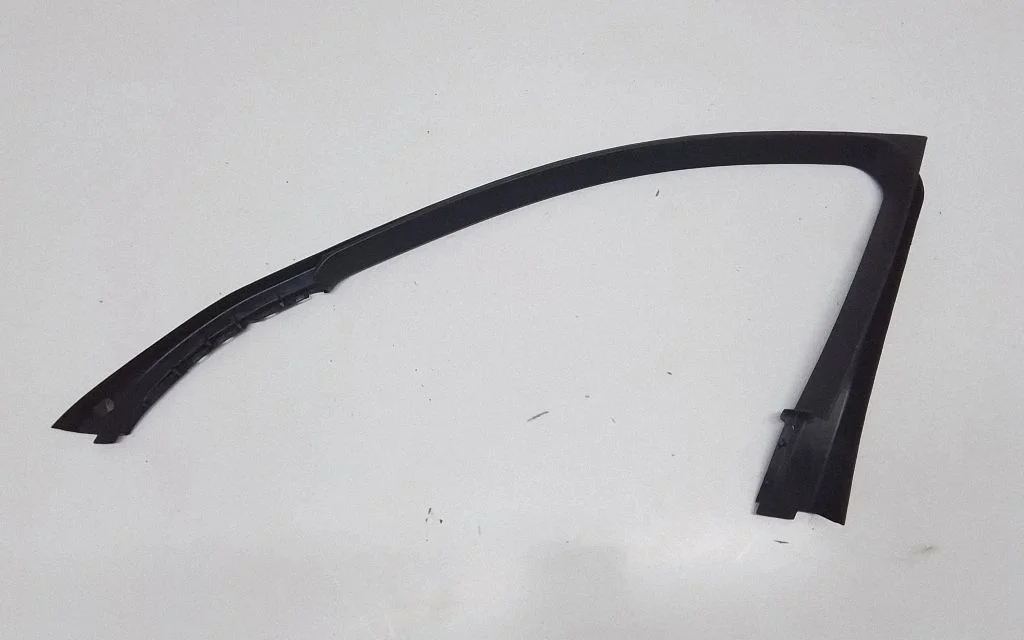 Front door glass trim molding – BMW 7 Series F01 F02 F03 F04 (2008-2016)