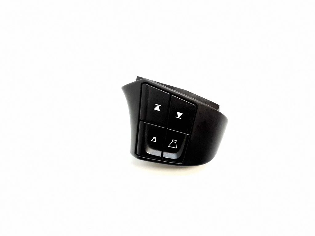 Steering wheel buttons/switches – Volvo S80 (2007-2013)