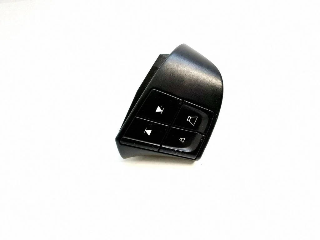 Steering wheel buttons/switches – Volvo S80 (2007-2013)