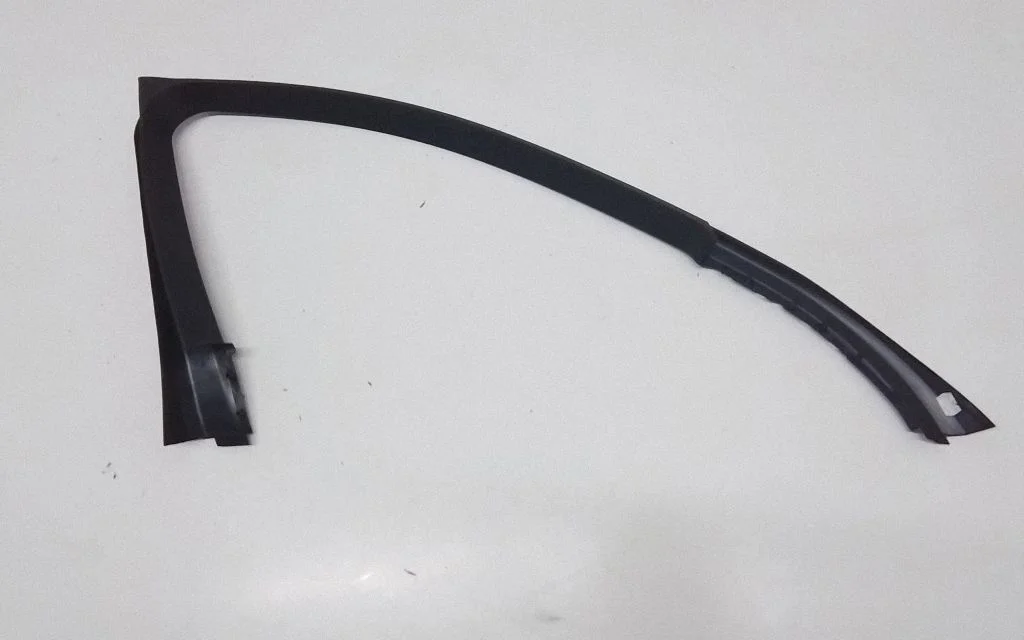 Front door glass trim molding – BMW 7 Series F01 F02 F03 F04 (2008-2016)