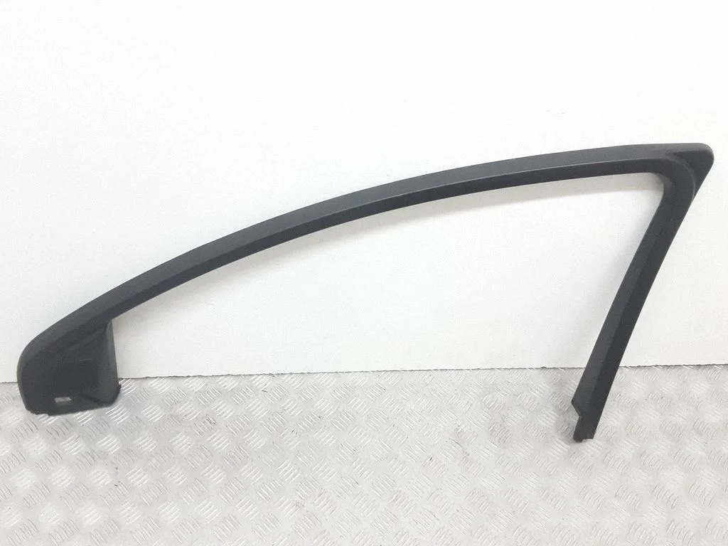 Front door glass trim molding – Audi Q7 4L (2005-2015)