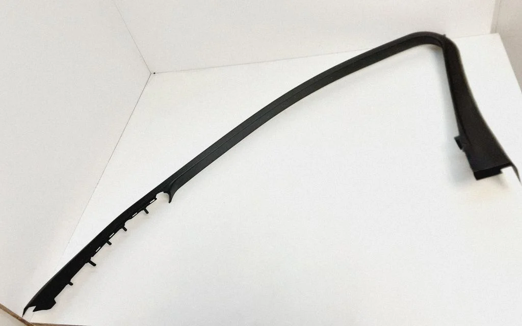 Front door glass trim molding – BMW 7 Series F01 F02 F03 F04 (2008-2016)