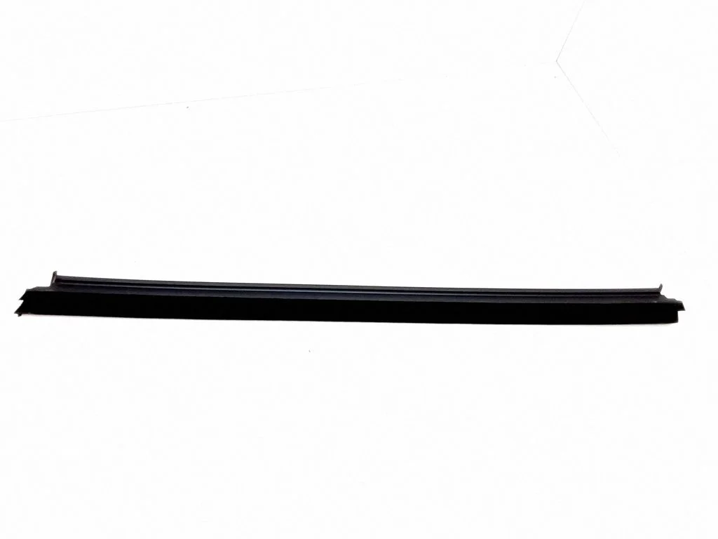 Front door glass trim molding – Volvo XC90 (2014-)