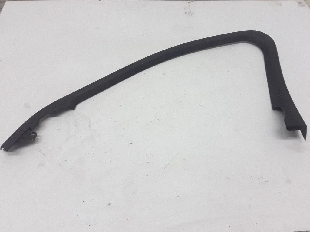 Front door glass trim molding A2057270271 – Mercedes-Benz C-Class W205 (2014-2021)