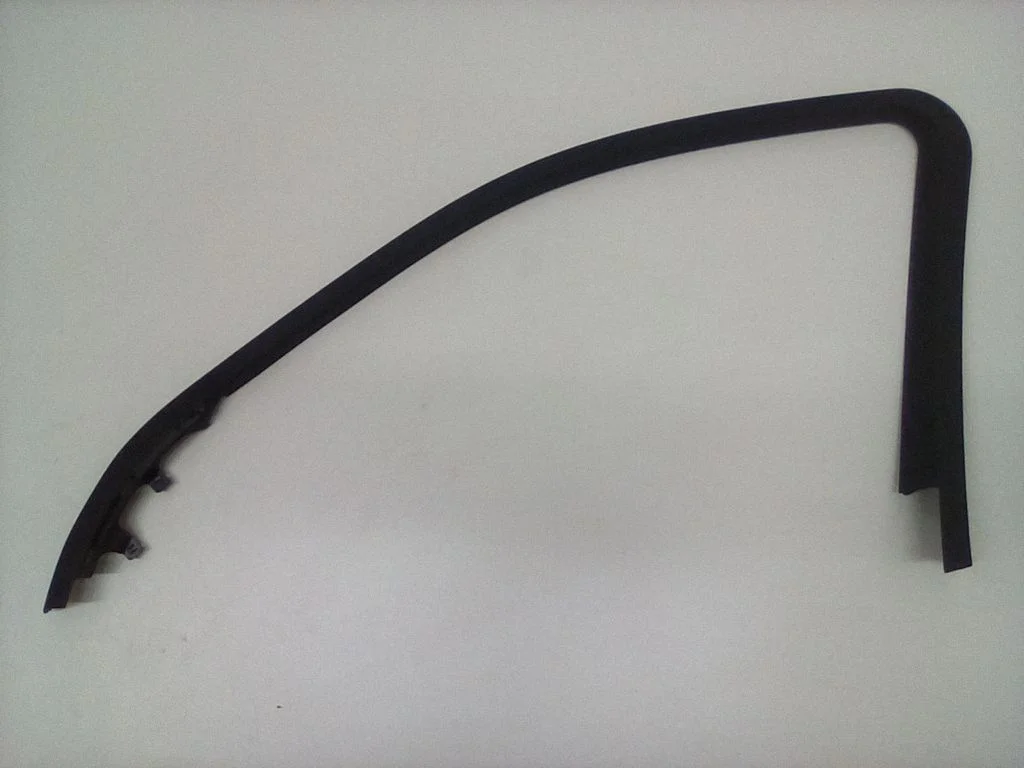 Front door glass trim molding A1667270278 – Mercedes-Benz ML-Class W166 (2012-2017)