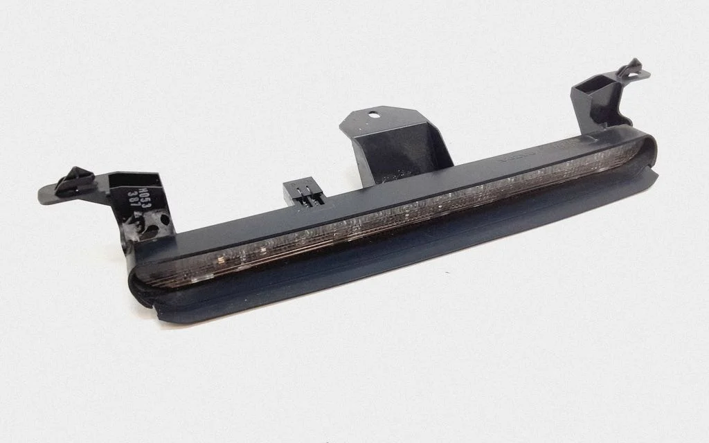 Third/center stoplight – Volvo XC70 (2008-2013)