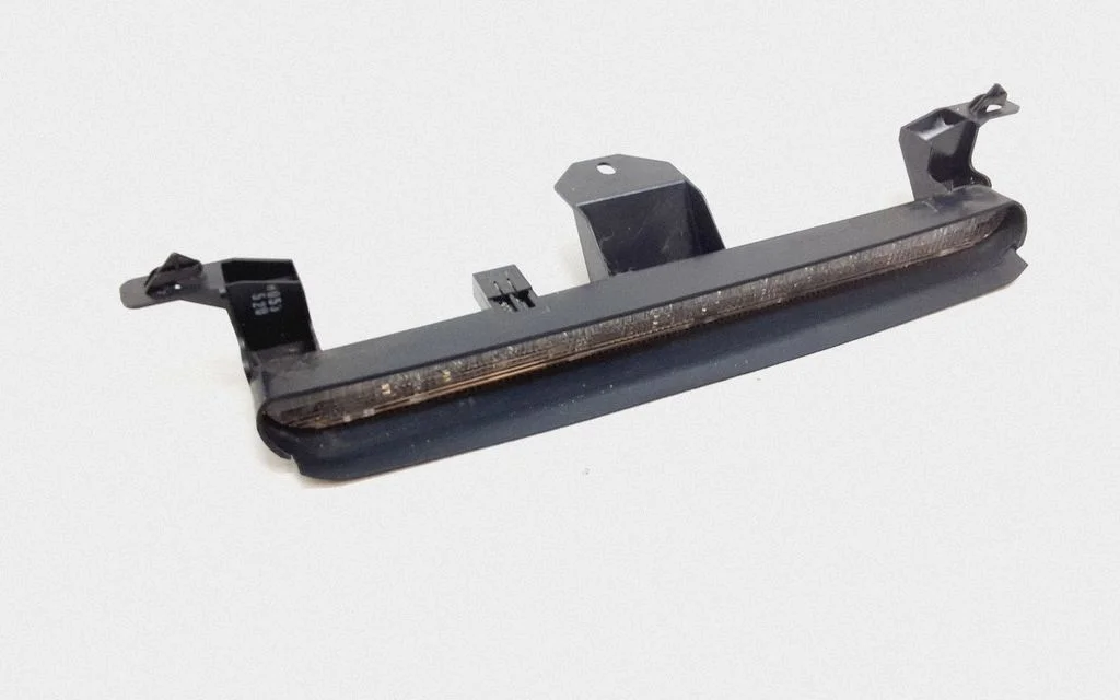 Third/center stoplight – Volvo XC70 (2008-2013)