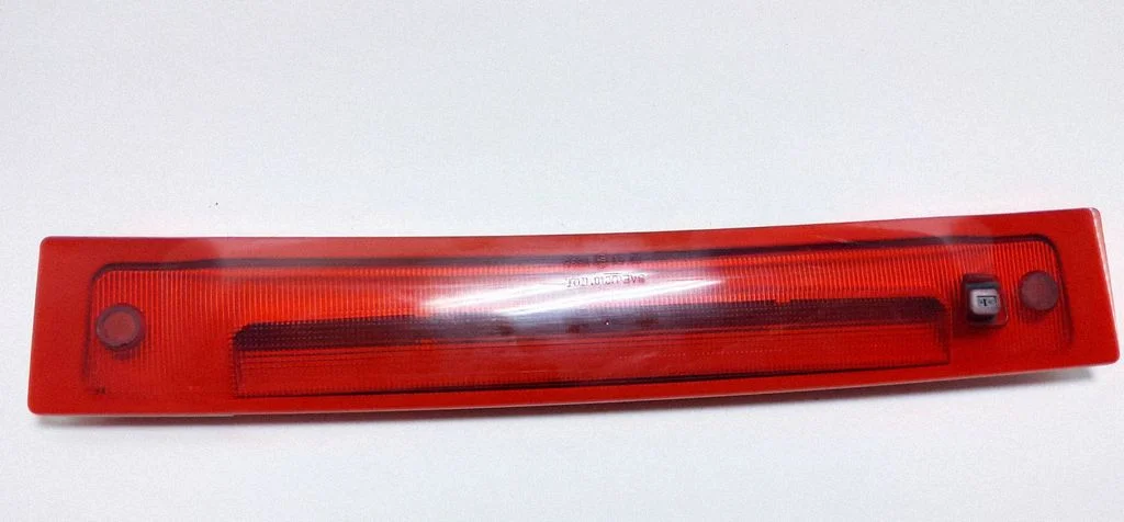 Third/center stoplight – Volvo XC90 (2007-2014)