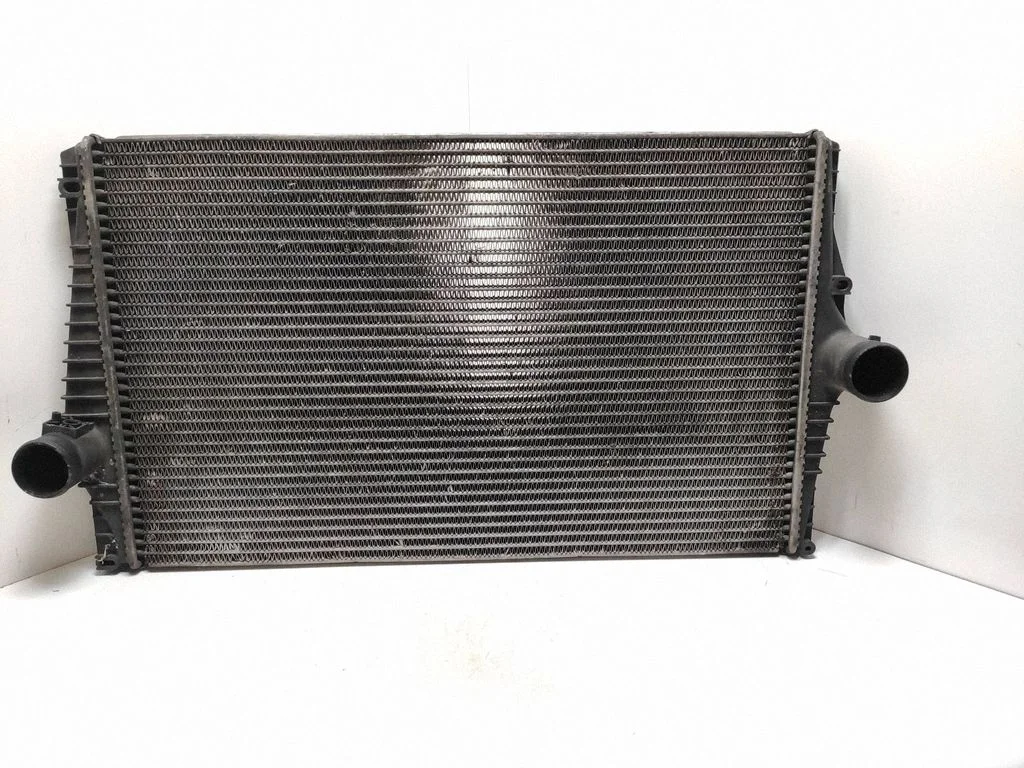 Vahejahuti radiaator 30748808