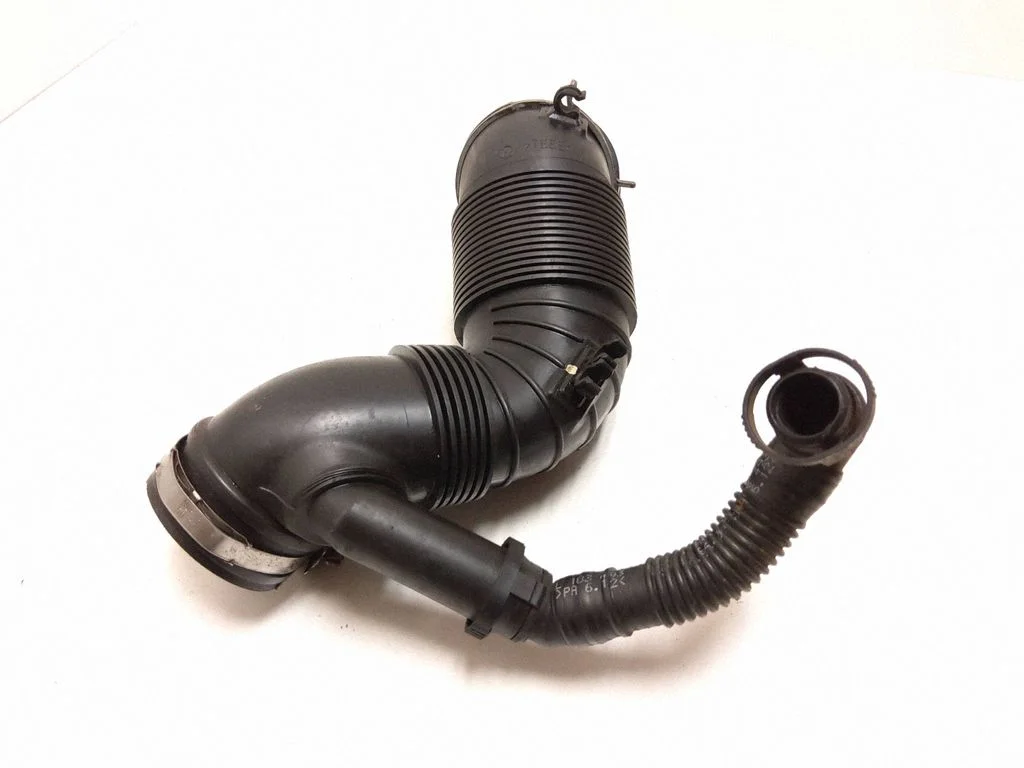 Air intake hose/pipe – Skoda Octavia Mk2 (1Z) (2004-2013)