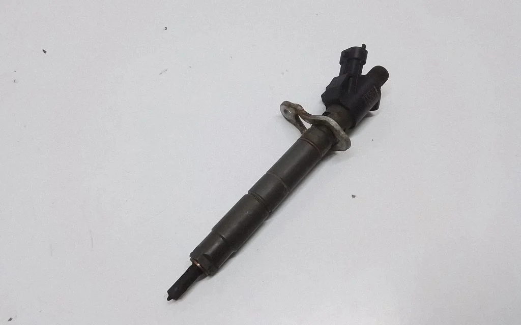Fuel injector 31303238