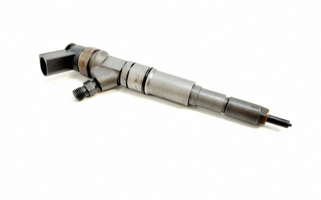 Fuel injector 7794435