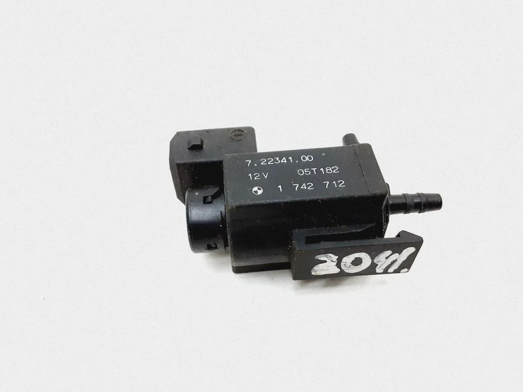 Vacuum valve – BMW 5 Series E60 E61 (2004-2010)