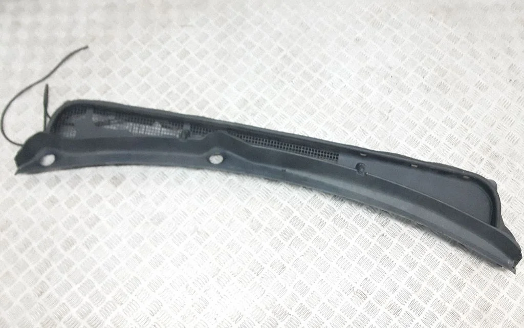 Podszybie (osłona wycieraczek) – Subaru Outback (2009-2014)