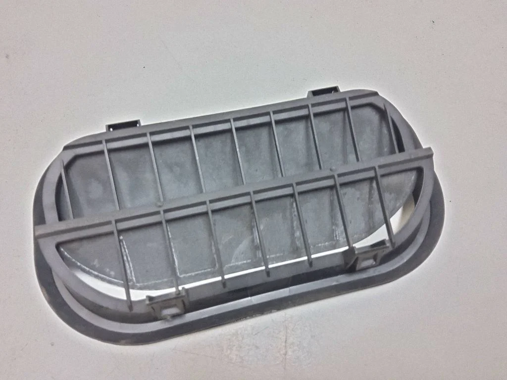 Quarter panel pressure vent 6R0819465
