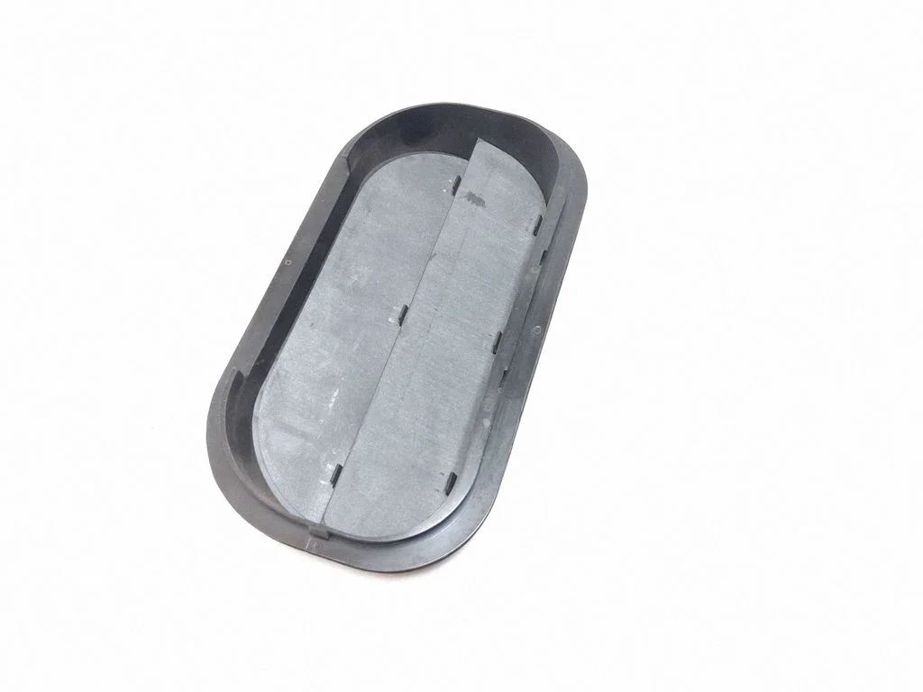 Quarter panel pressure vent 6R0819465