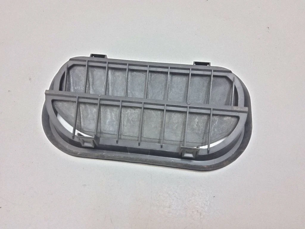 Quarter panel pressure vent 6R0819465