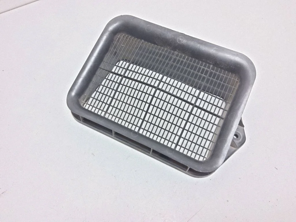Quarter panel pressure vent 5N0815479