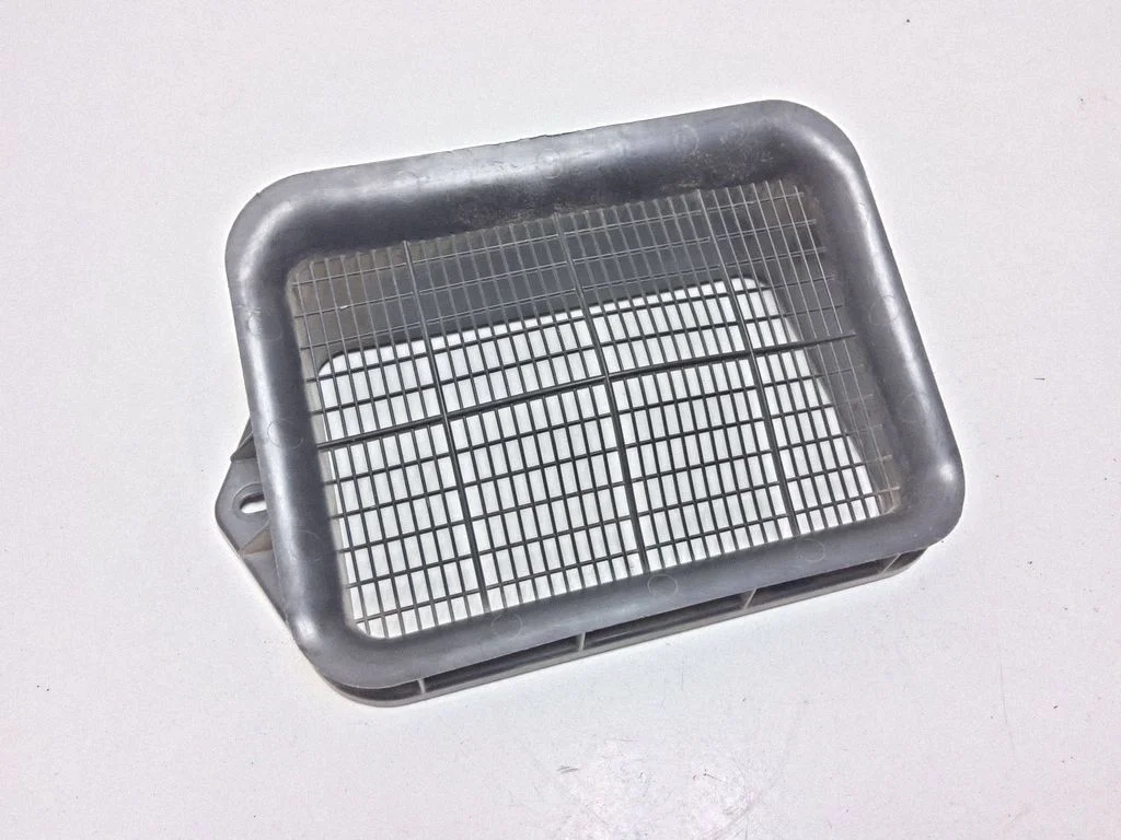 Quarter panel pressure vent 5N0815479