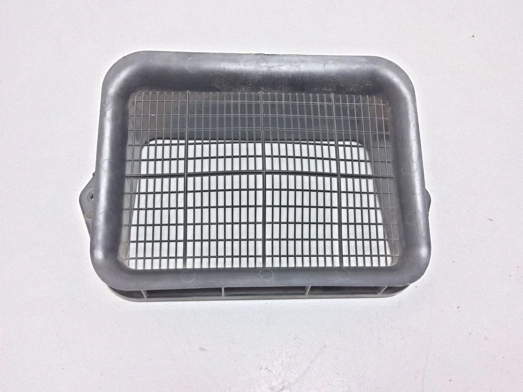 Quarter panel pressure vent 5N0815479