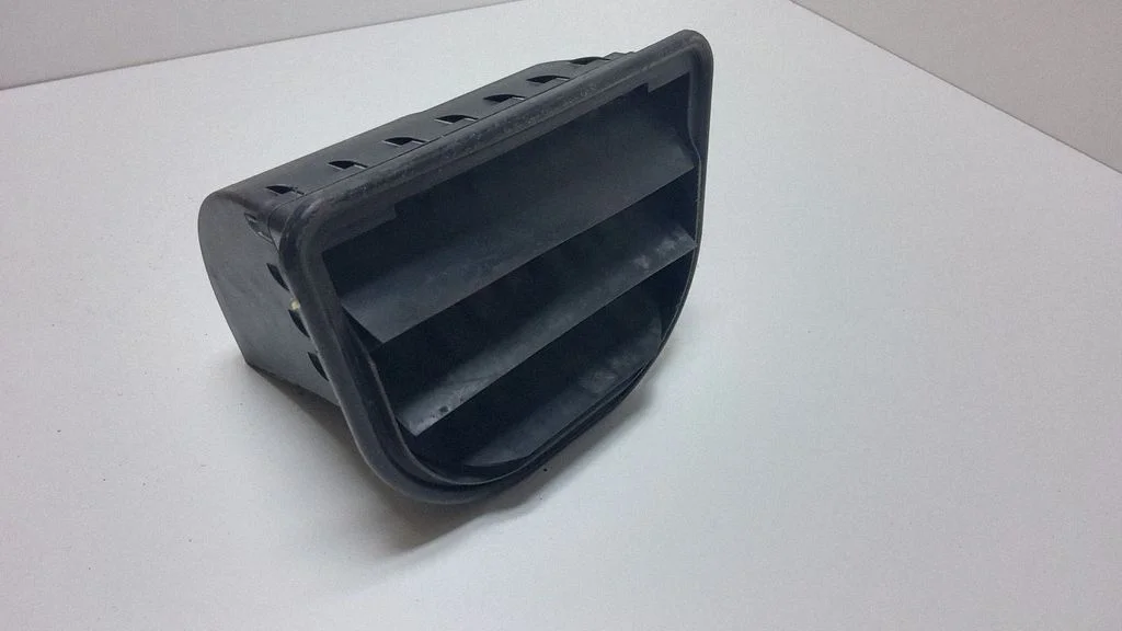 Quarter panel pressure vent – Volvo XC90 (2007-2014)