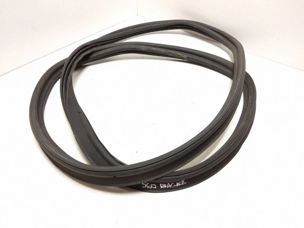 Loading door rubber seal (on body) – rear