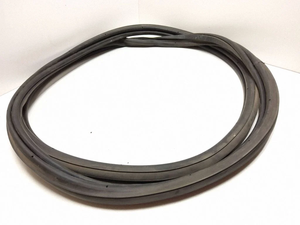 Loading door rubber seal (on body) – rear