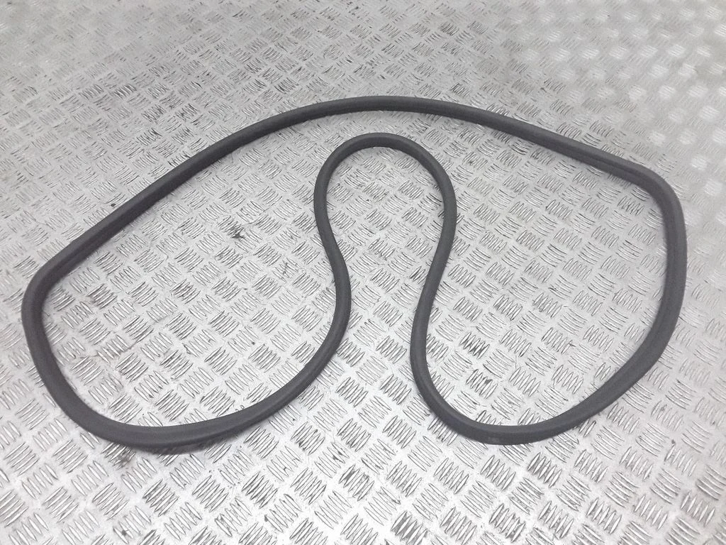 Loading door rubber seal (on body) 7184108