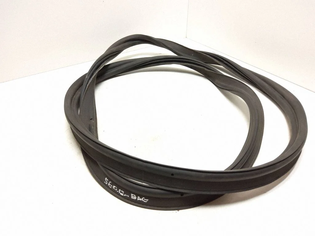 Loading door rubber seal (on body) – rear