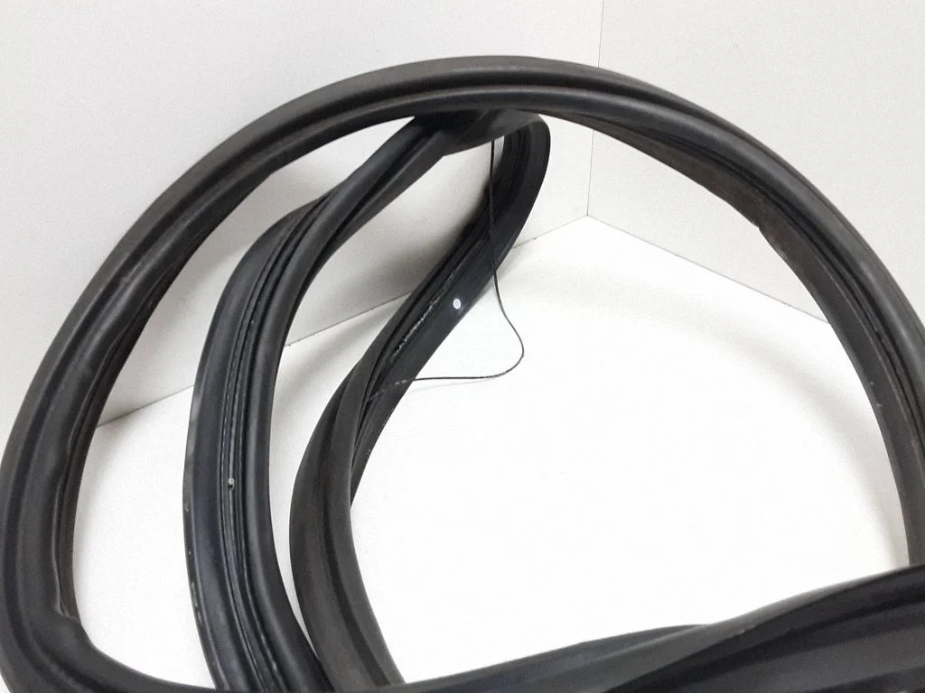 Loading door rubber seal (on body)