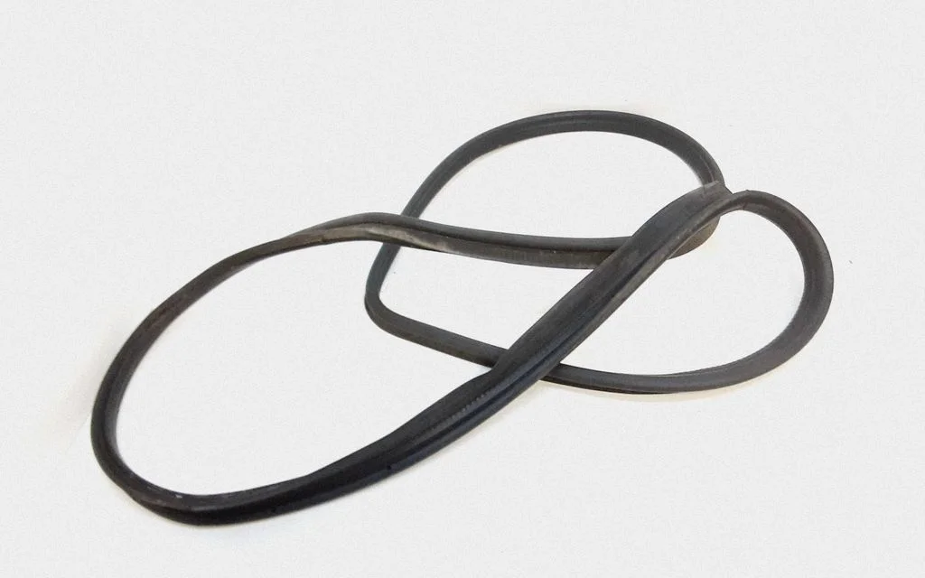Laadimisukse tihend (kere pool) – Mercedes-Benz CLS-klass C219 (2003-2011)