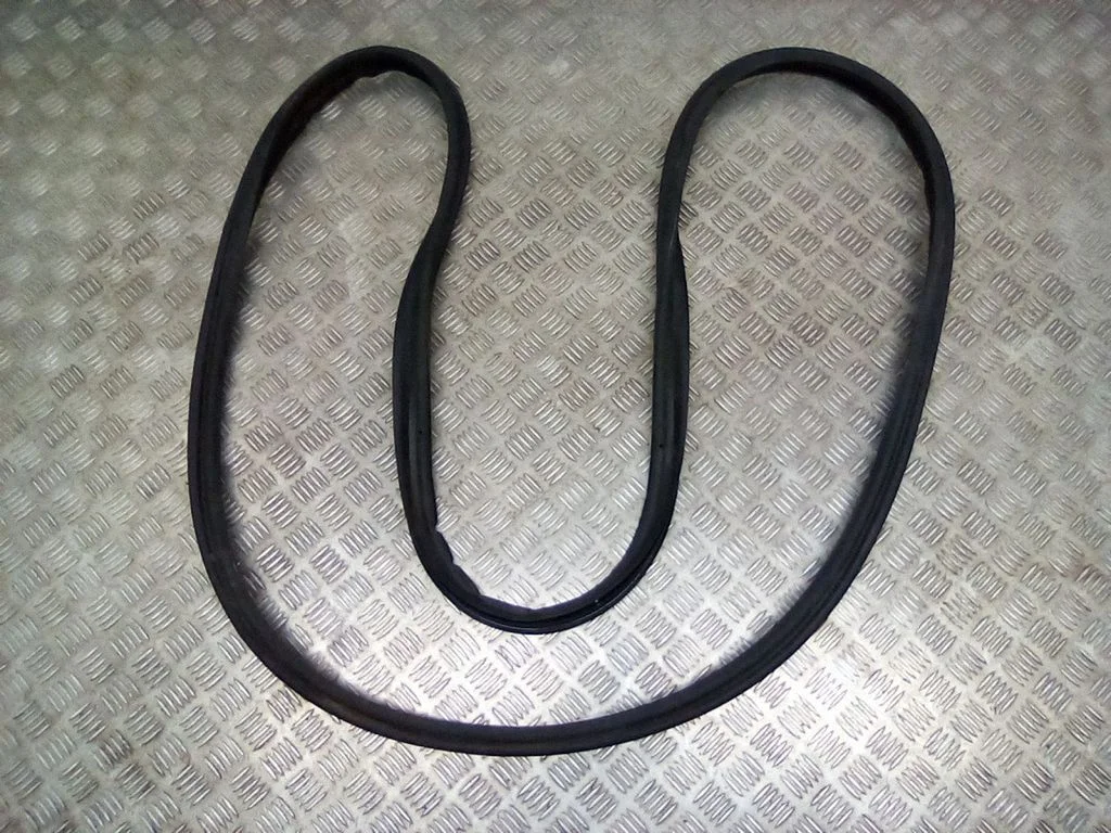 Loading door rubber seal (on body) 31662424